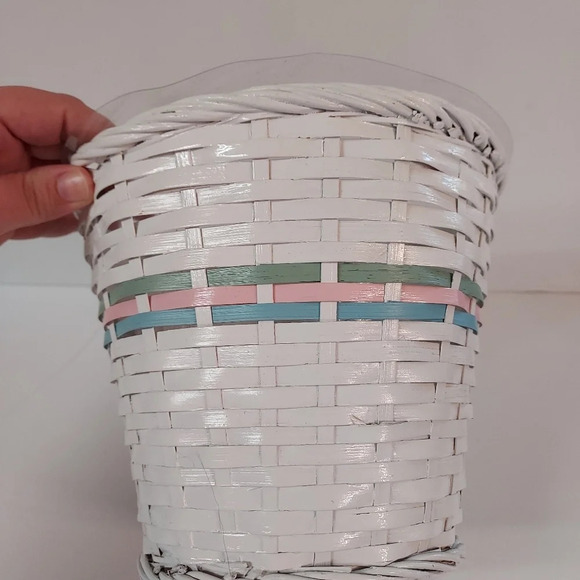 Vintage Teleflora Beatrix Potter Easter Peter Rabbit White Wicker Basket Planter - Picture 4 of 8